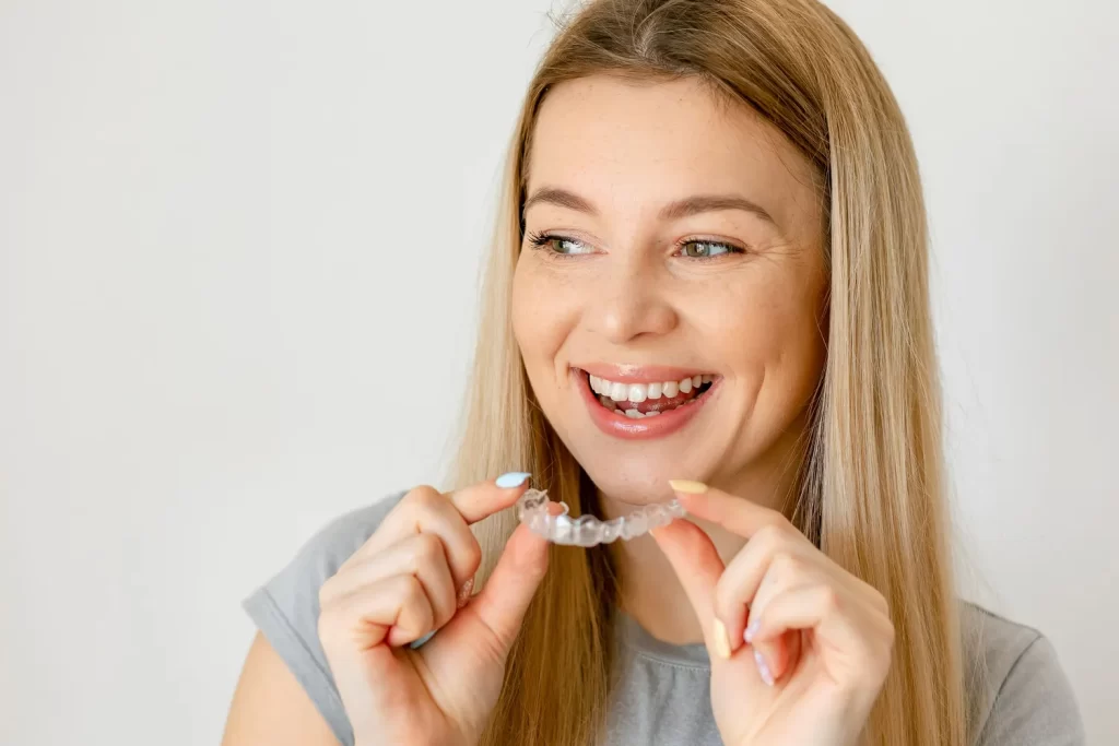 Aparat nakładkowy Invisalign Warszawa